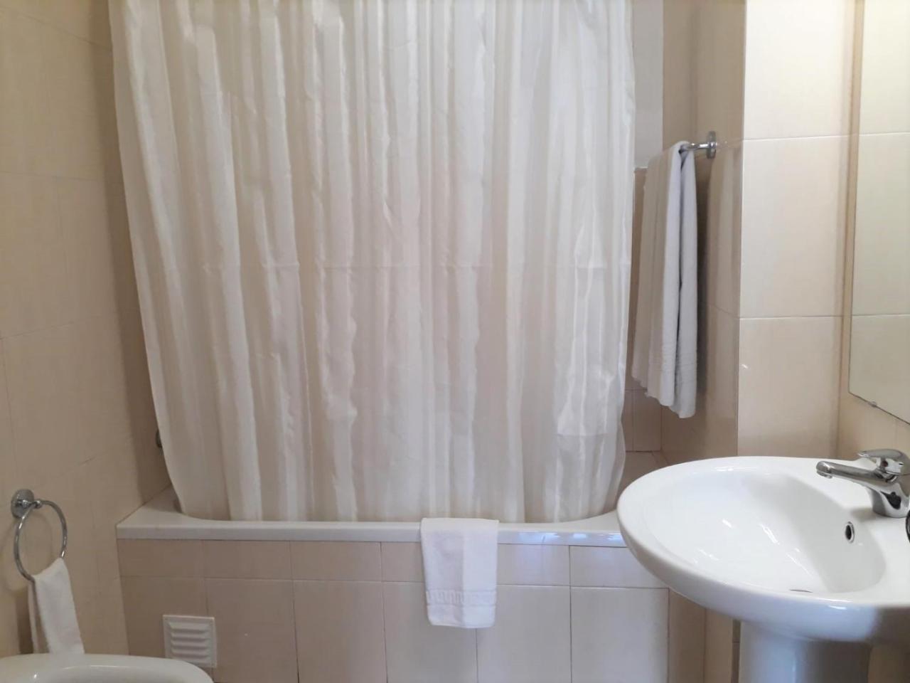 T2 Mira Praia 4- Familiar, 80Mt Praia, Wifi Quarteira Luaran gambar