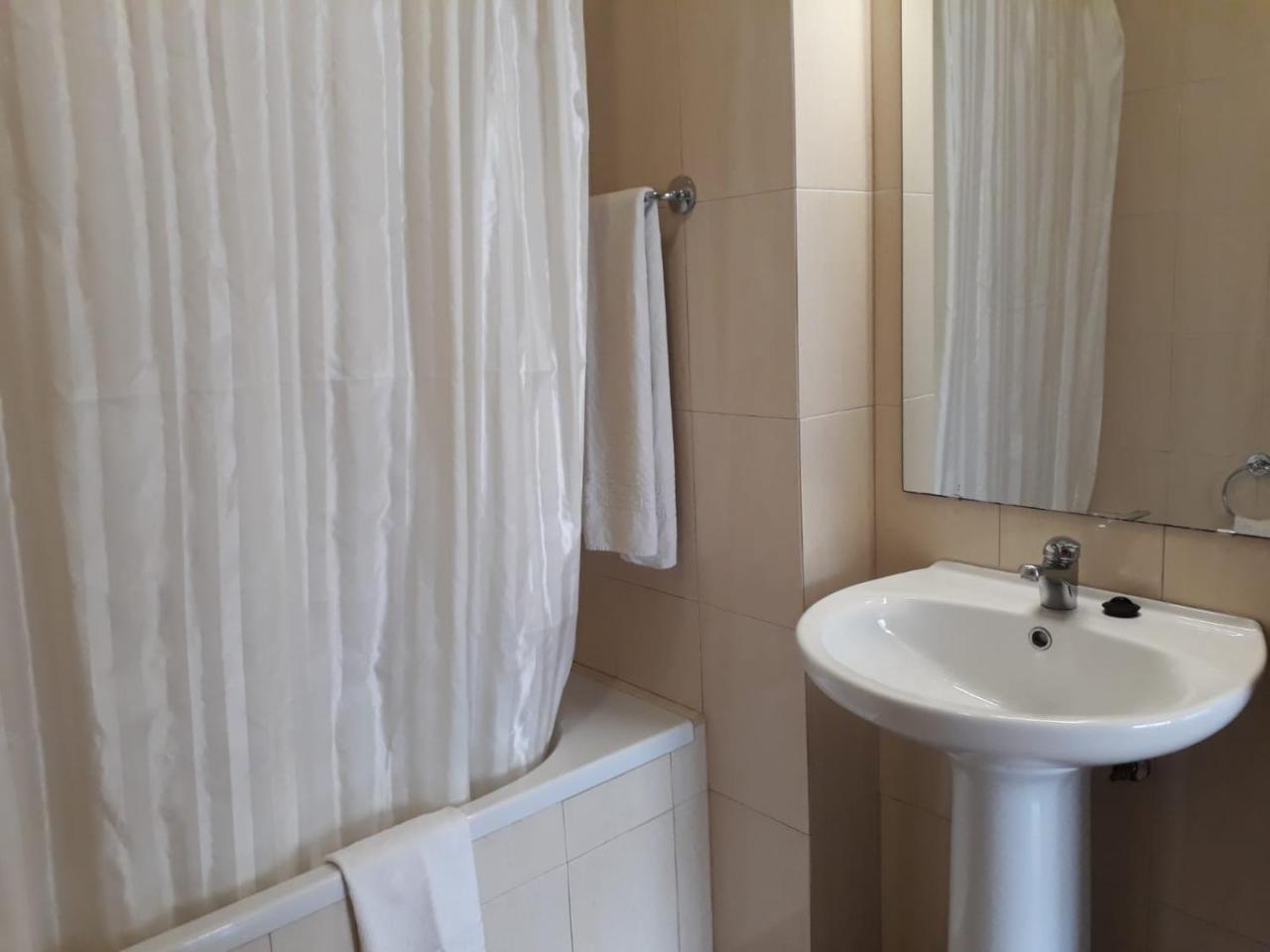 T2 Mira Praia 4- Familiar, 80Mt Praia, Wifi Quarteira Luaran gambar